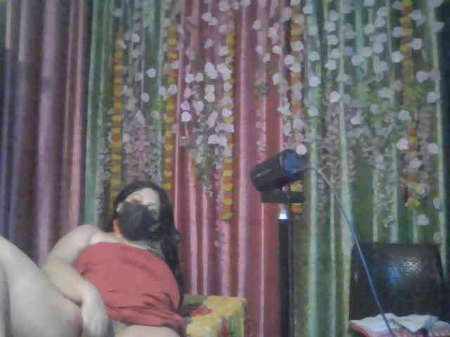 Naughtyladki webcam