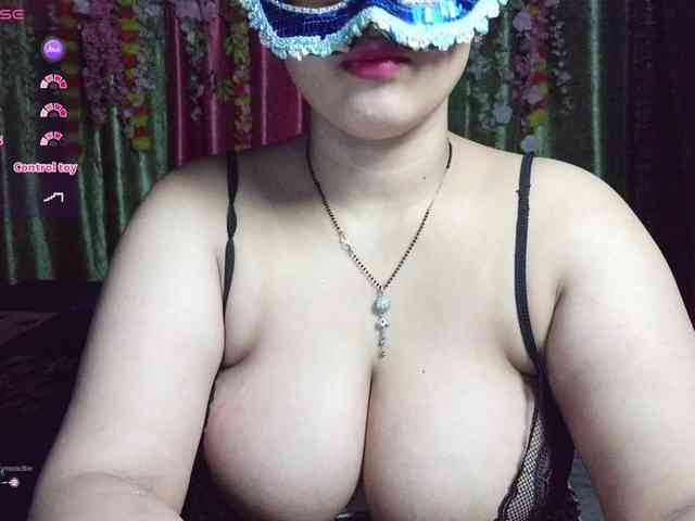 Naughtyladki webcam