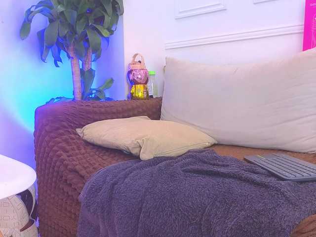 Daisy-Price live webcam show