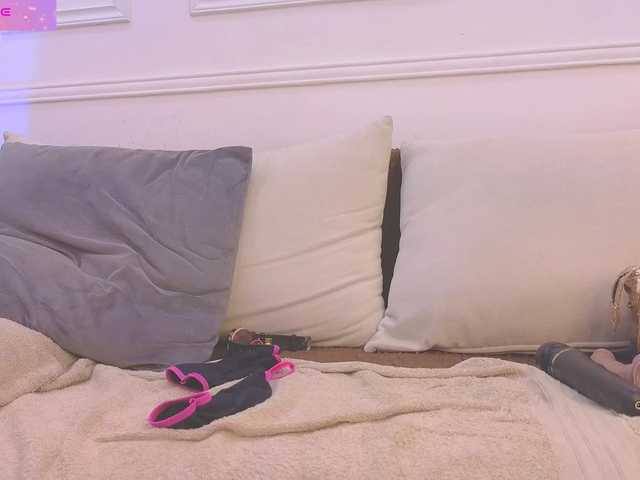 Daisy-Price's BongaCams show and profile