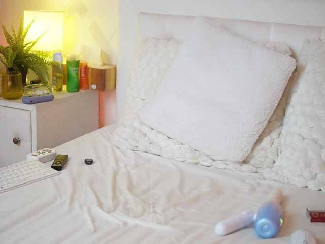 EmmaDallas's BongaCams show and profile