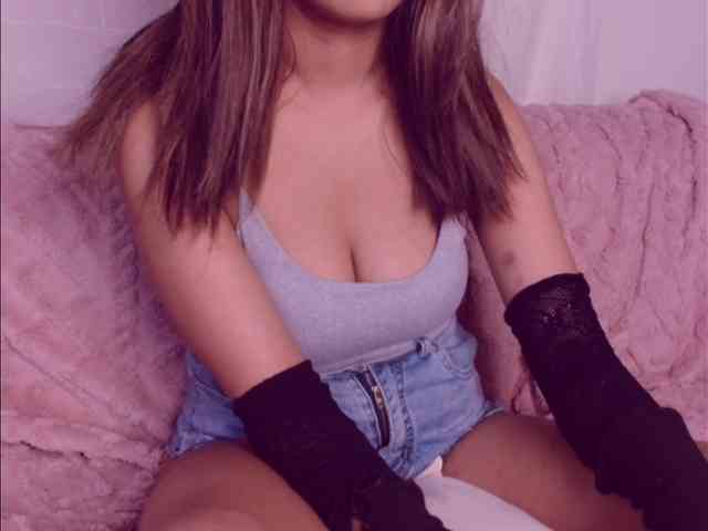 Model: laceyy
