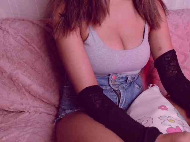 Model: laceyy