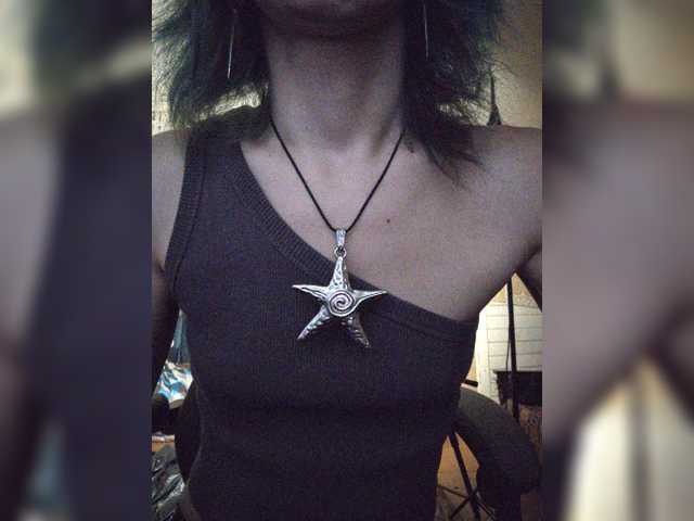 alienkaa live cam on BongaCams