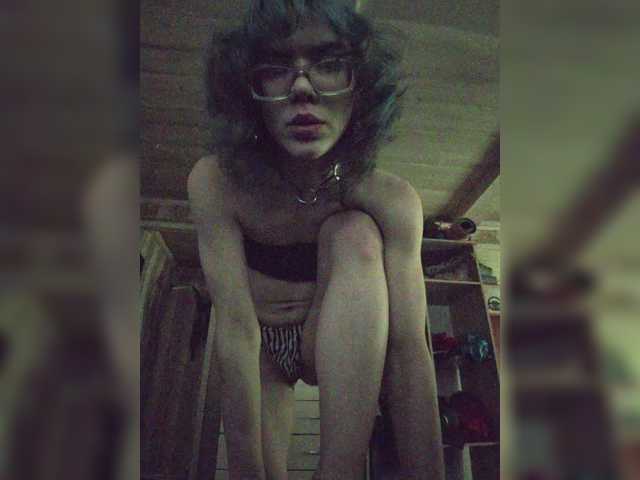 alienkaa live cam on BongaCams