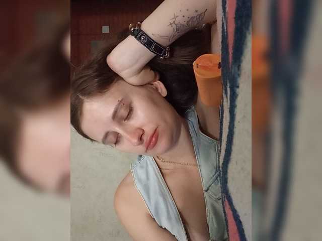 Lostcherry8 live cam preview