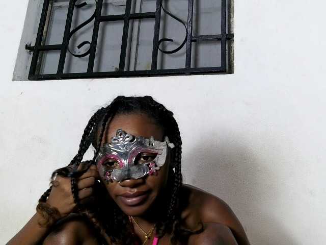 Hemreyi live cam on BongaCams