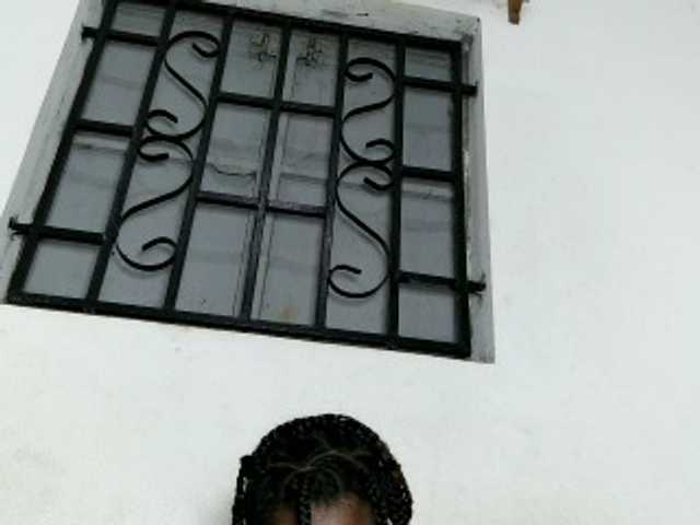 Hemreyi live cam on BongaCams