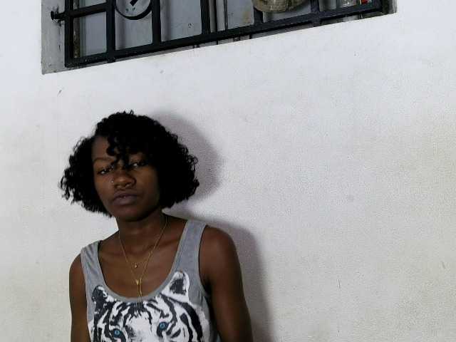 Hemreyi live cam on BongaCams