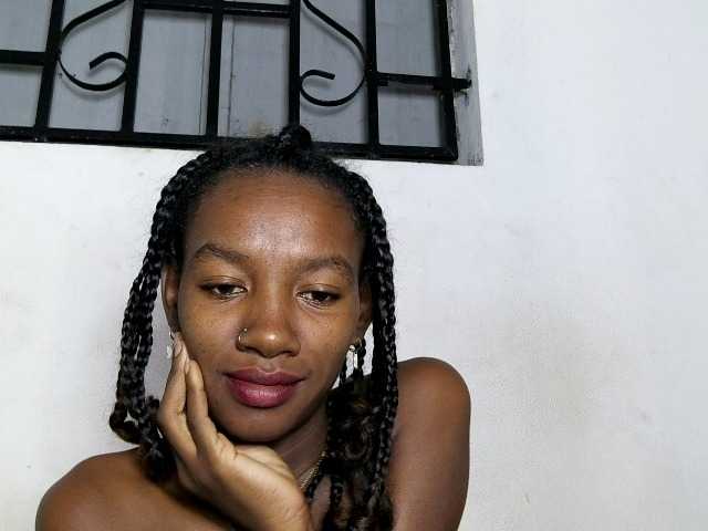 Hemreyi live cam on BongaCams