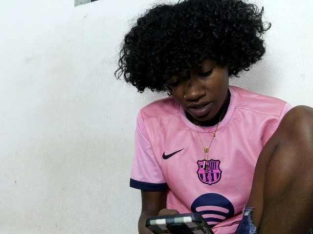 Hemreyi live cam on BongaCams