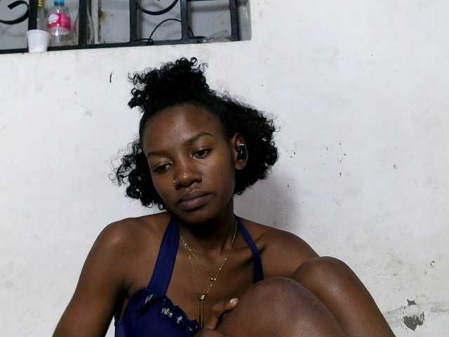 Hemreyi live cam on BongaCams