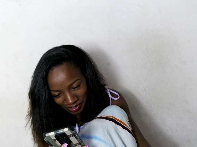 Hemreyi live cam on BongaCams