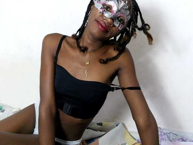 Hemreyi live cam on BongaCams