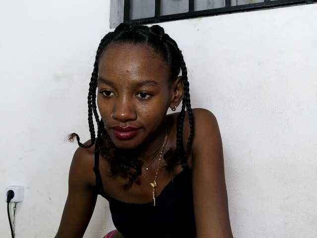 Hemreyi live cam on BongaCams