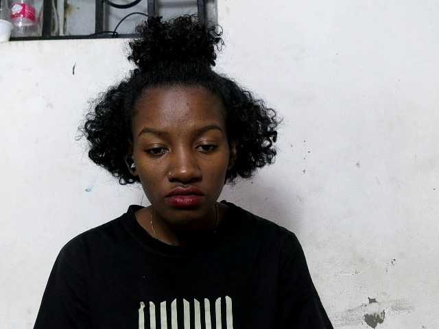Hemreyi live cam on BongaCams