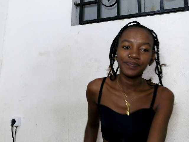 Hemreyi live cam on BongaCams