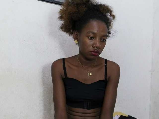 Hemreyi live cam on BongaCams