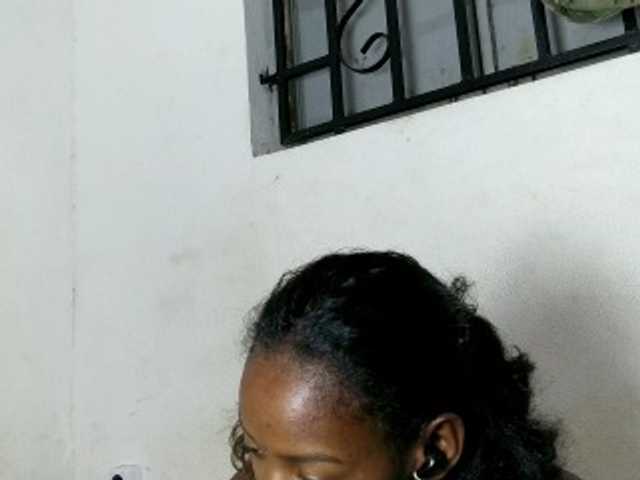 Hemreyi live cam on BongaCams