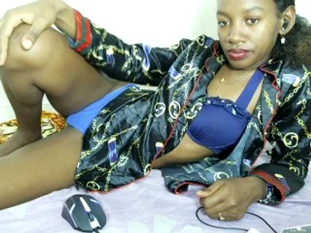 Hemreyi live cam on BongaCams