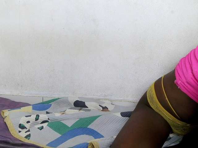 Hemreyi live cam on BongaCams