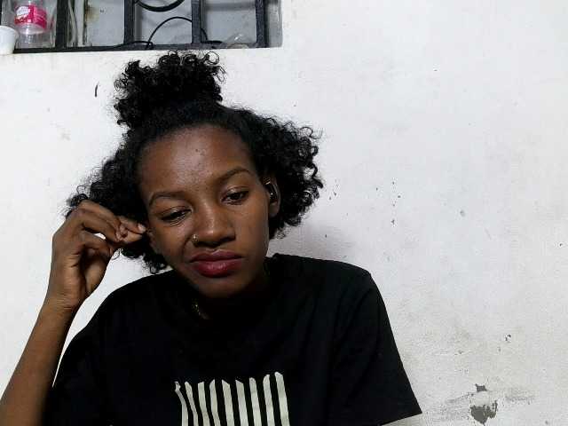 Hemreyi live cam on BongaCams