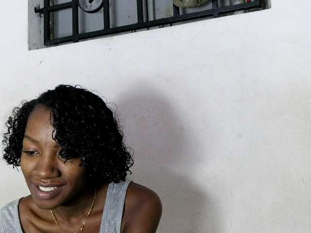 Hemreyi live cam on BongaCams