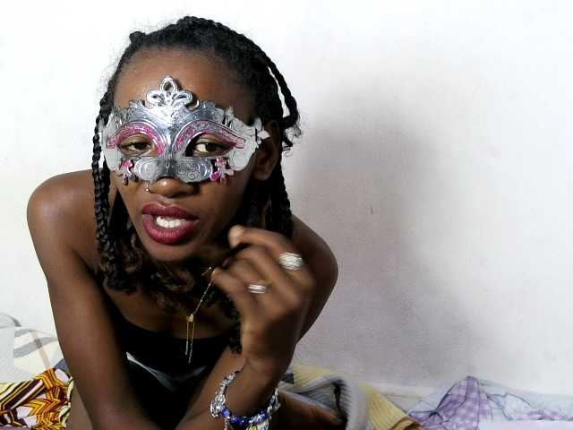Hemreyi live cam on BongaCams