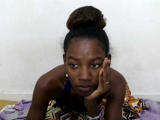 Hemreyi live cam on BongaCams