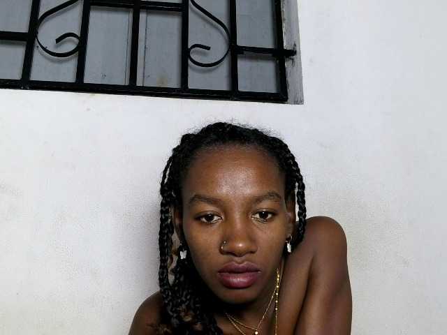 Hemreyi live cam on BongaCams