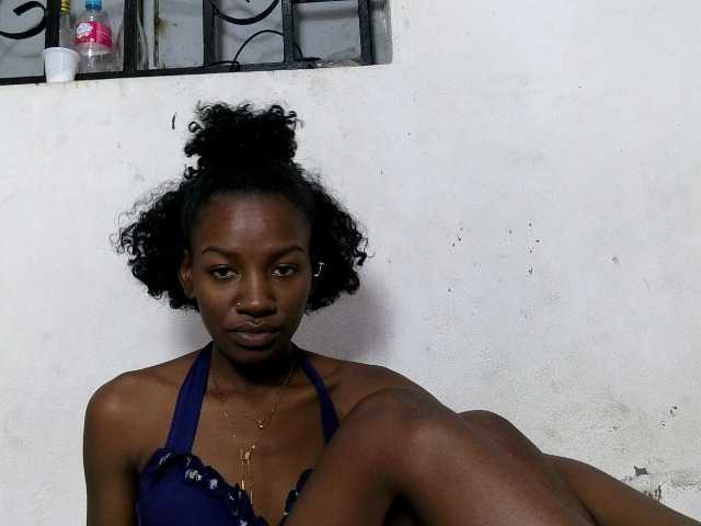 Hemreyi live cam on BongaCams