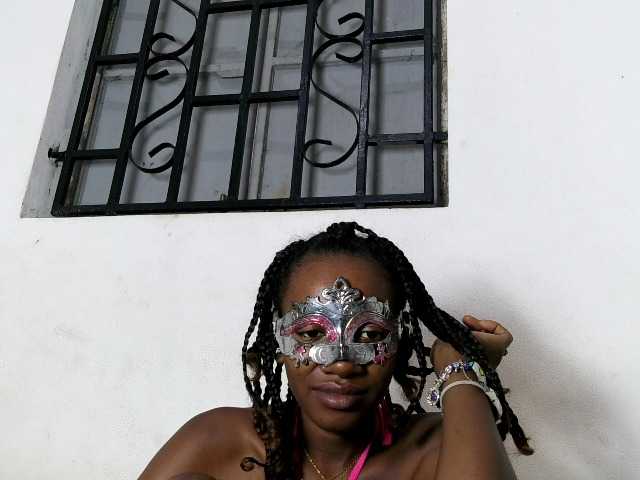 Hemreyi live cam on BongaCams