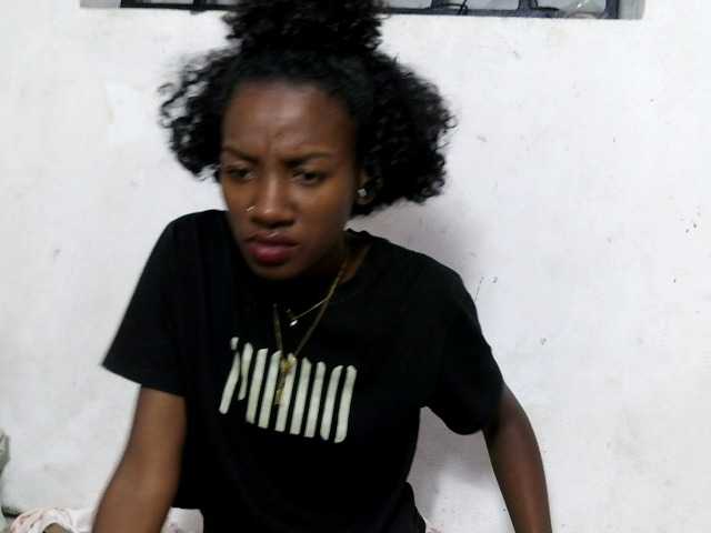 Hemreyi live cam on BongaCams