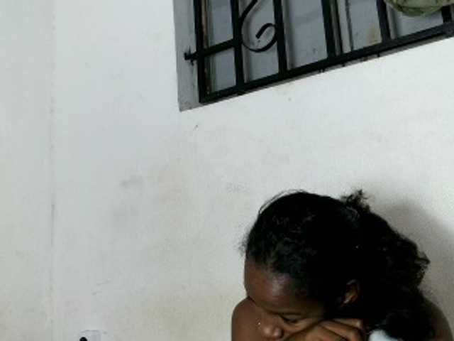 Hemreyi live cam on BongaCams