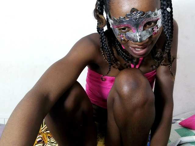 Hemreyi live cam on BongaCams