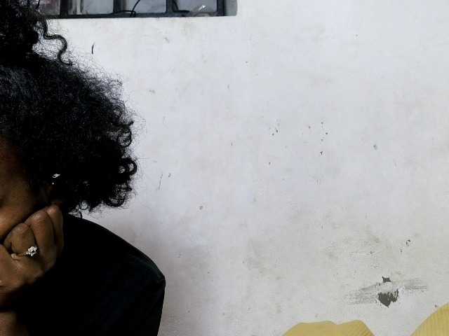 Hemreyi live cam on BongaCams