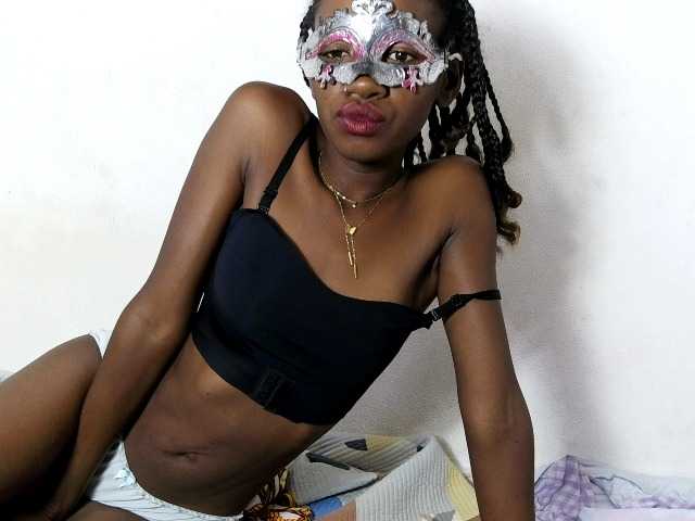 Hemreyi live cam on BongaCams