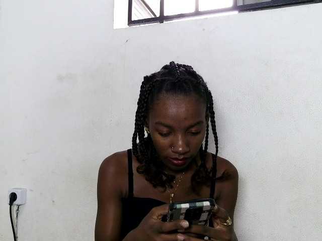 Hemreyi live cam on BongaCams