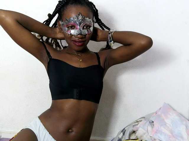 Hemreyi live cam on BongaCams