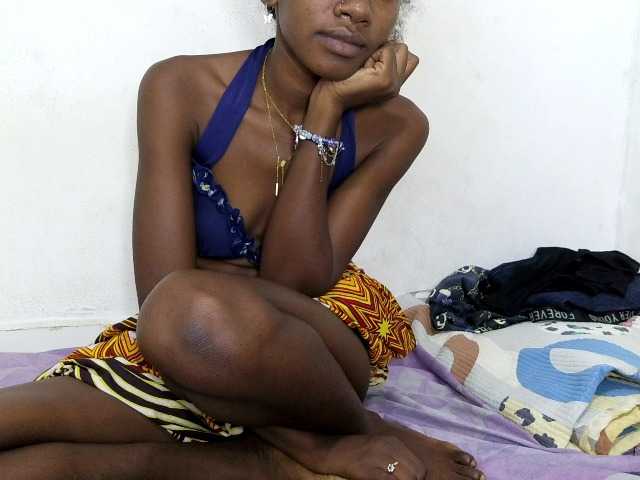 Hemreyi live cam on BongaCams