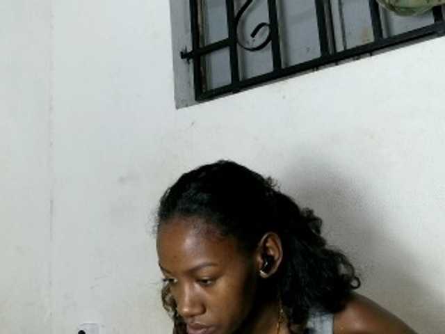 Hemreyi live cam on BongaCams