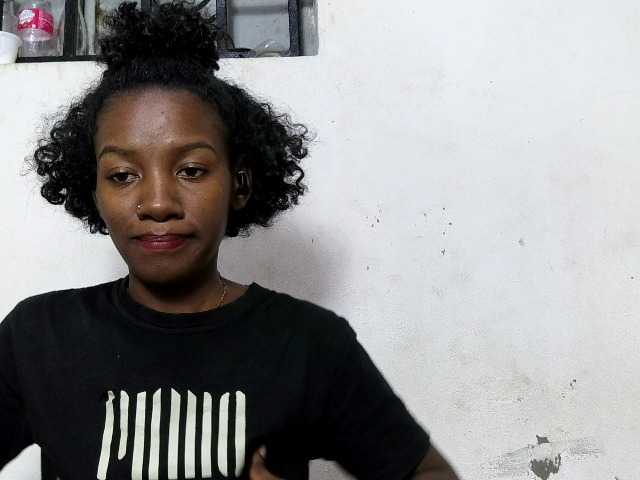 Hemreyi live cam on BongaCams