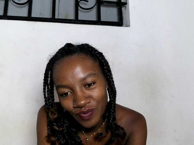 Hemreyi live cam on BongaCams