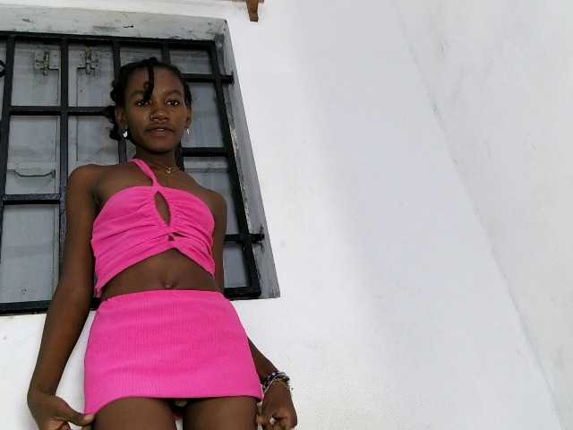 Hemreyi live cam on BongaCams