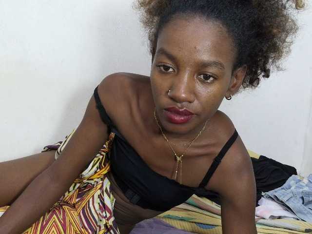 Hemreyi live cam on BongaCams