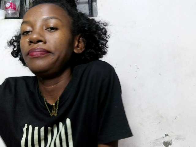 Hemreyi live cam on BongaCams