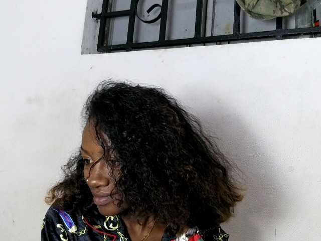 Hemreyi live cam on BongaCams