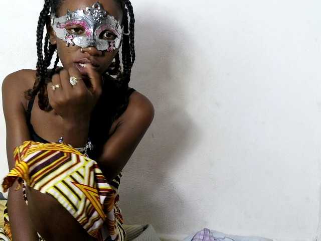 Hemreyi live cam on BongaCams