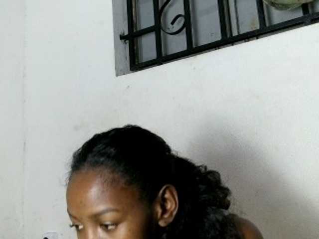 Hemreyi live cam on BongaCams