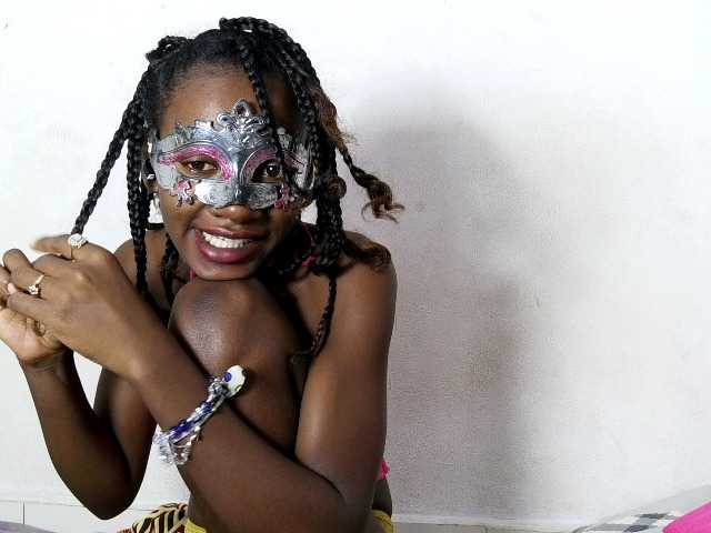 Hemreyi live cam on BongaCams